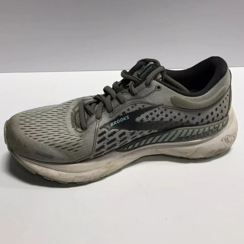 Brooks Women’s Adrenaline GTS 21 Running Shoes Gray, Size 7.5 M.